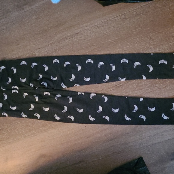 NWT Old Navy Dark Gray with white moons leggings - Picture 3 of 3